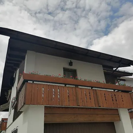 Ciasa De Bona Apartment