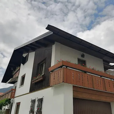 Ciasa De Bona Apartment